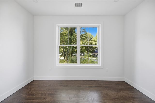 61 Mcalee Ave, Framingham, MA 01702