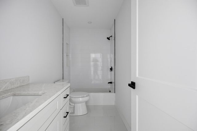 61 Mcalee Ave, Framingham, MA 01702