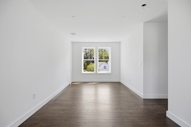 61 Mcalee Ave, Framingham, MA 01702
