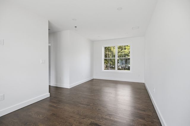 61 Mcalee Ave, Framingham, MA 01702
