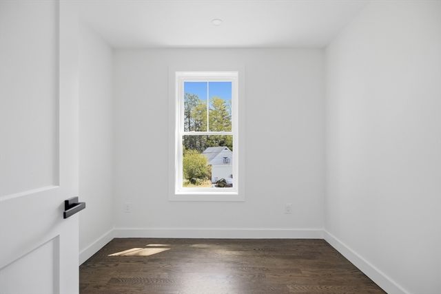 61 Mcalee Ave, Framingham, MA 01702