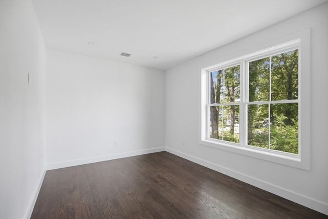 61 Mcalee Ave, Framingham, MA 01702