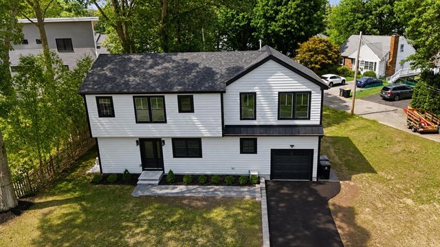 61 Mcalee Ave, Framingham, MA 01702