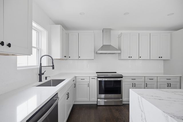 61 Mcalee Ave, Framingham, MA 01702