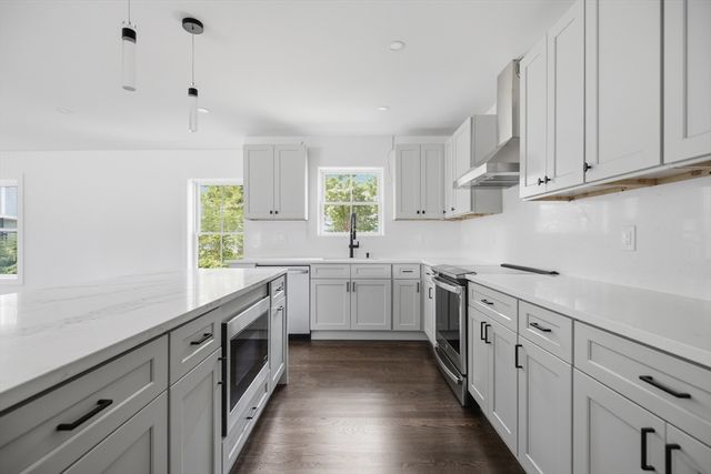 61 Mcalee Ave, Framingham, MA 01702