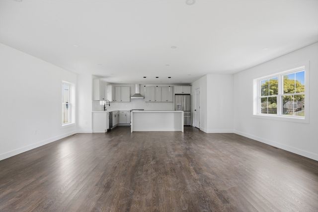 61 Mcalee Ave, Framingham, MA 01702