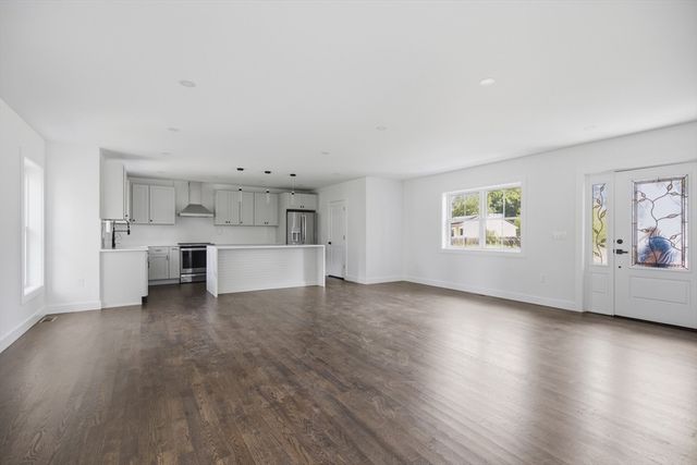 61 Mcalee Ave, Framingham, MA 01702