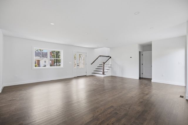 61 Mcalee Ave, Framingham, MA 01702