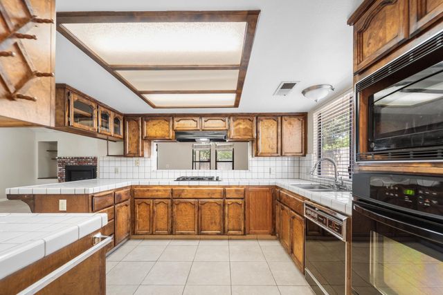 1407 Purvis Avenue, Clovis, CA 93611