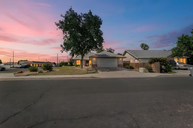 1407 Purvis Avenue, Clovis, CA 93611