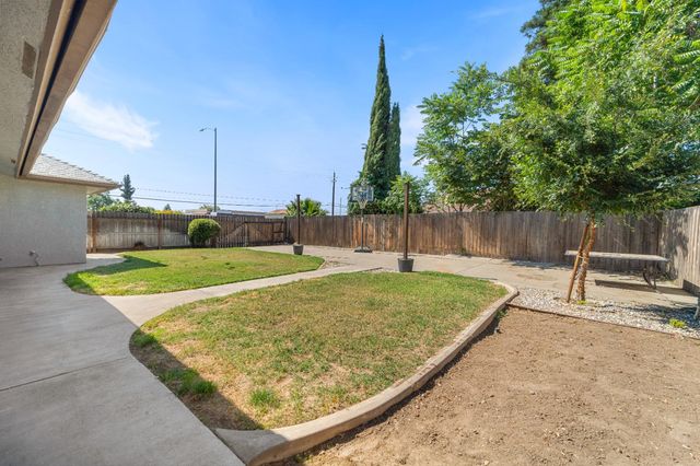 1407 Purvis Avenue, Clovis, CA 93611