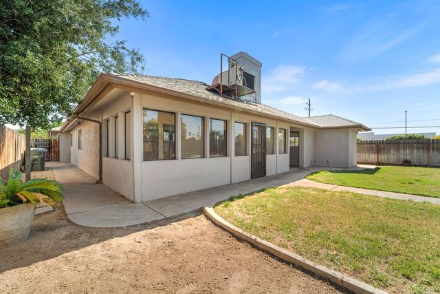 1407 Purvis Avenue, Clovis, CA 93611