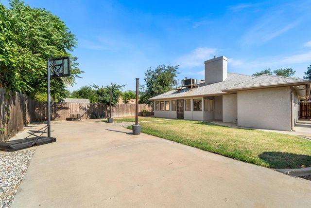 1407 Purvis Avenue, Clovis, CA 93611