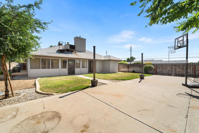 1407 Purvis Avenue, Clovis, CA 93611