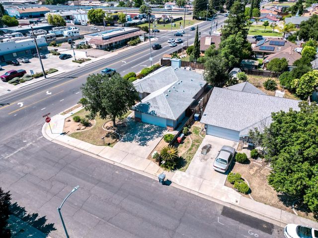 1407 Purvis Avenue, Clovis, CA 93611
