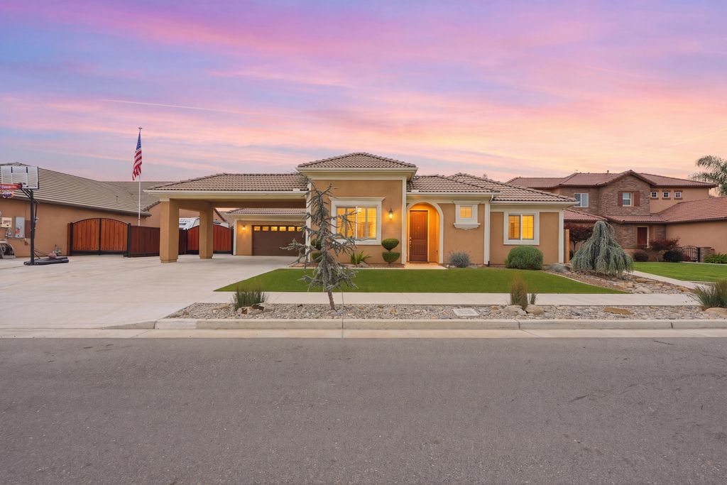 Image 1 of property listing at 6641 W Oriole Avenue, Visalia, CA 93291