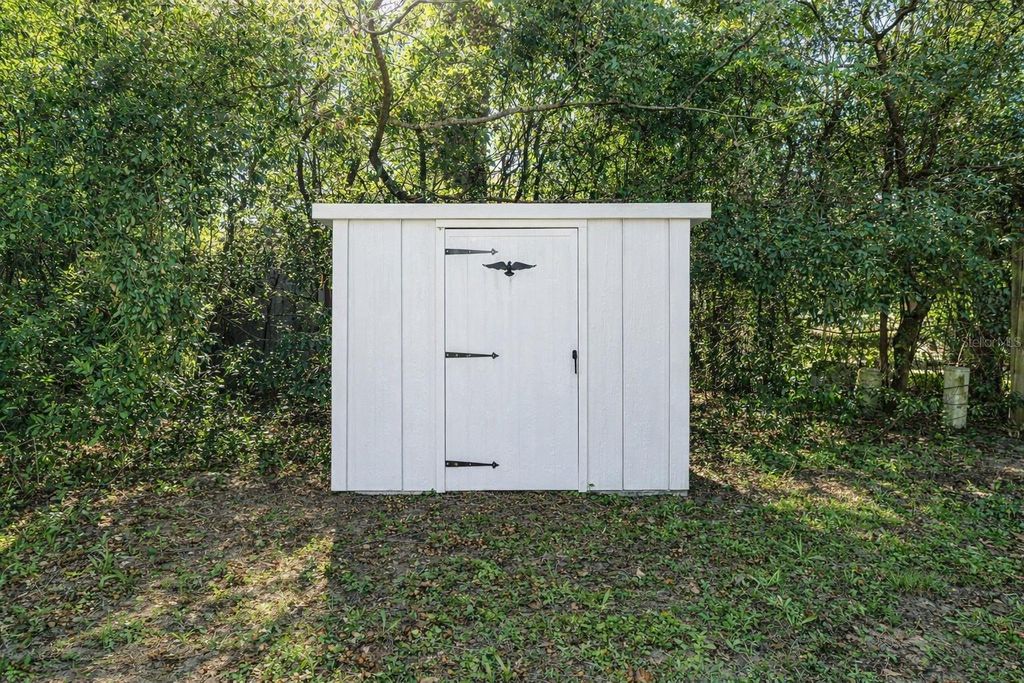 Image 9 of property listing at 49 S OSCEOLA STREET, Beverly Hills, FL 34465