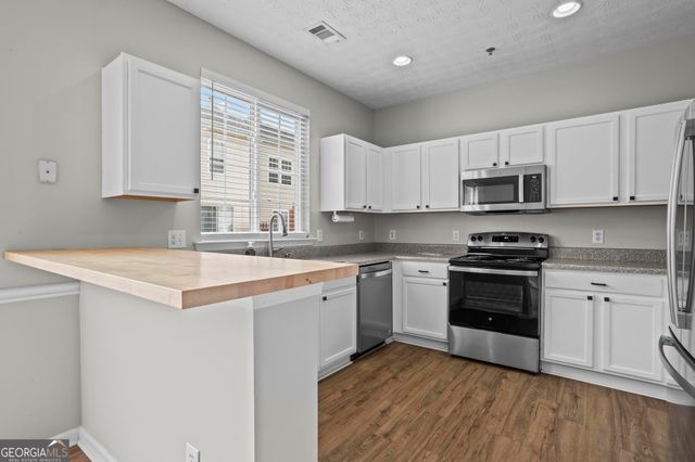 216 Village Square Drive, Woodstock, GA 30188