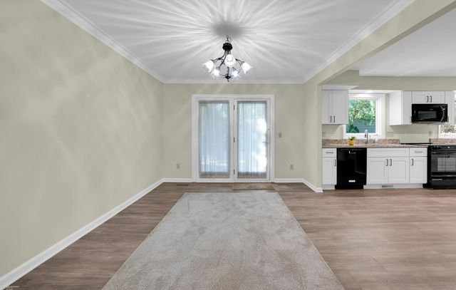 2700 Renshaw Drive, Troy, MI 48085