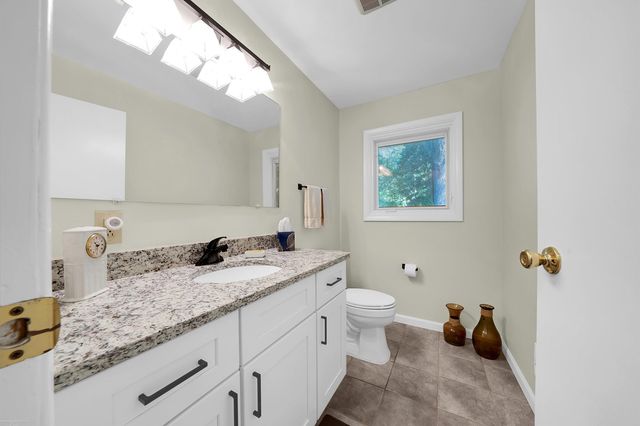 2700 Renshaw Drive, Troy, MI 48085