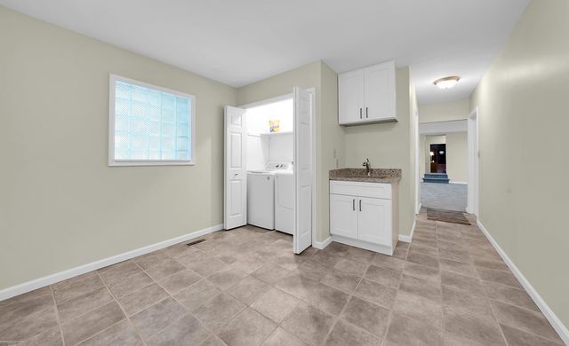 2700 Renshaw Drive, Troy, MI 48085