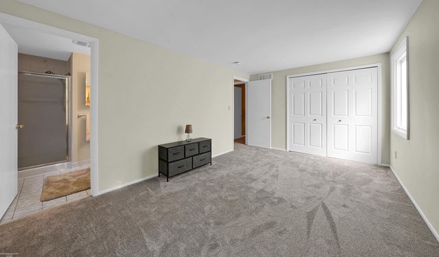 2700 Renshaw Drive, Troy, MI 48085