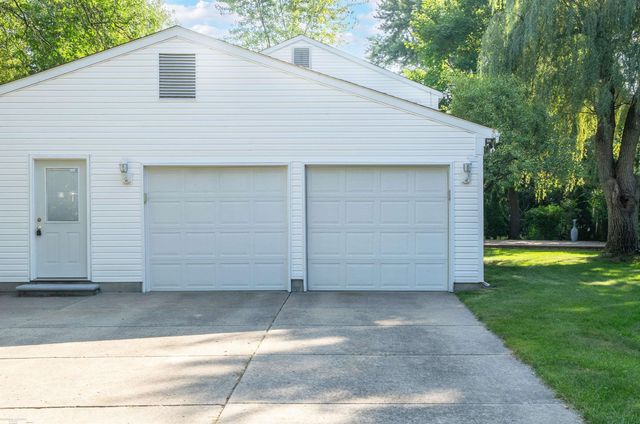 2700 Renshaw Drive, Troy, MI 48085