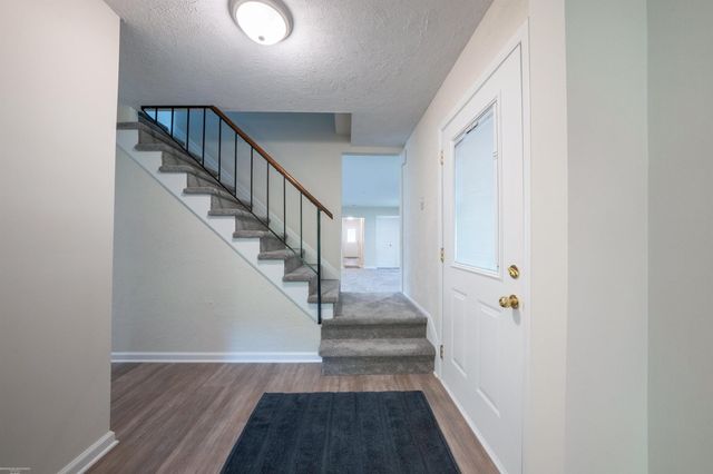 2700 Renshaw Drive, Troy, MI 48085