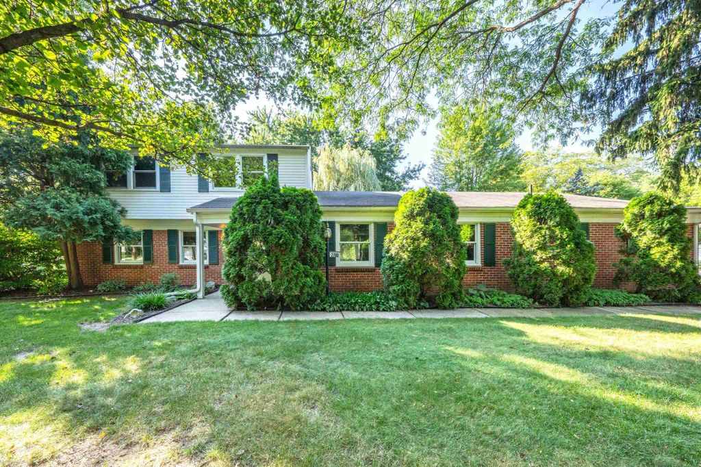 2700 Renshaw Drive, Troy, MI 48085