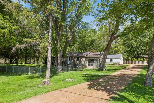 9535 Shady Oak Drive, Chaska, MN 55318