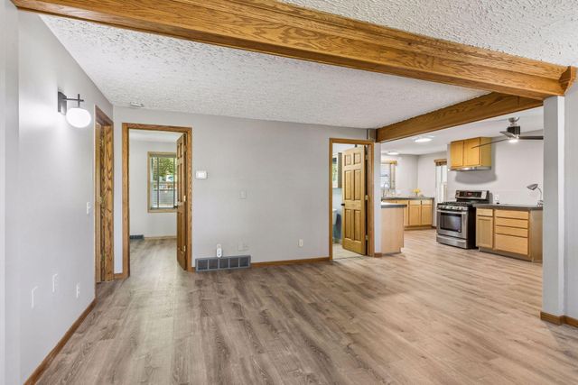 9535 Shady Oak Drive, Chaska, MN 55318