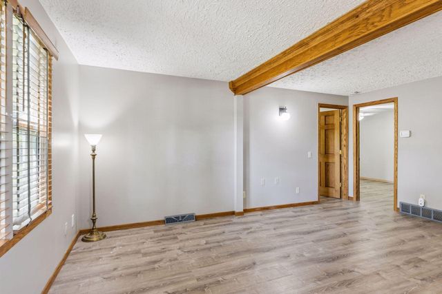 9535 Shady Oak Drive, Chaska, MN 55318