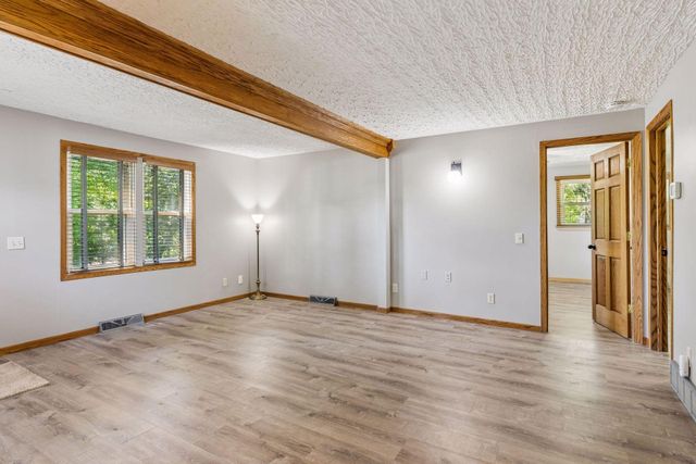9535 Shady Oak Drive, Chaska, MN 55318