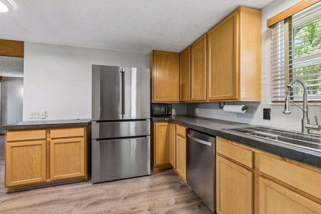 9535 Shady Oak Drive, Chaska, MN 55318