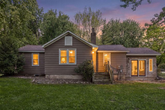 9535 Shady Oak Drive, Chaska, MN 55318