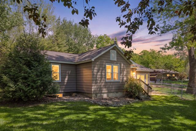 9535 Shady Oak Drive, Chaska, MN 55318