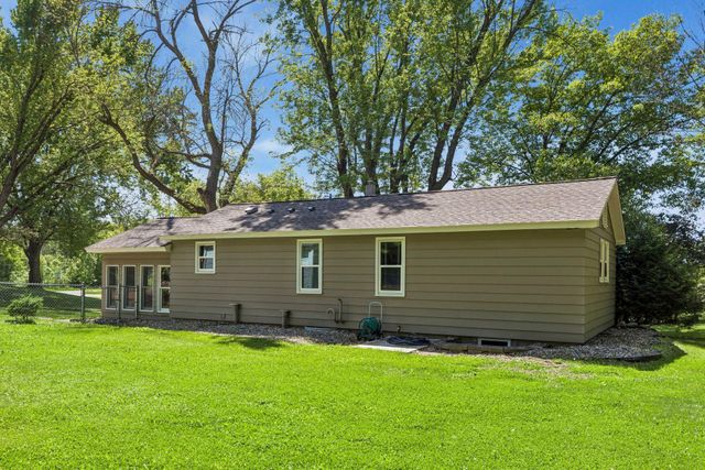 9535 Shady Oak Drive, Chaska, MN 55318