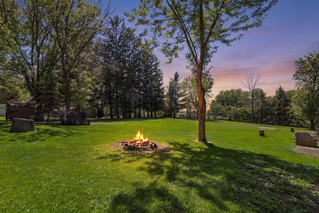 9535 Shady Oak Drive, Chaska, MN 55318