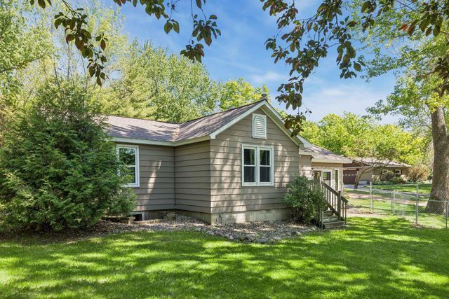 9535 Shady Oak Drive, Chaska, MN 55318