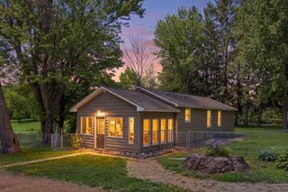 9535 Shady Oak Drive, Chaska, MN 55318