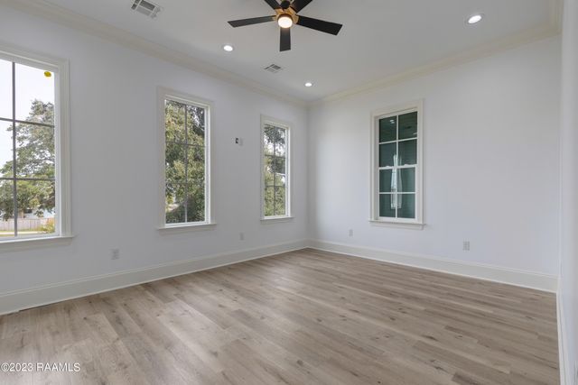 325 Bozeman Trail, Scott, LA 70583