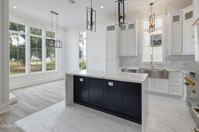 325 Bozeman Trail, Scott, LA 70583