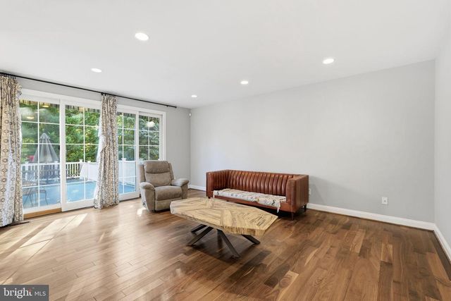 43949 BRUCETON MILLS CIR, Ashburn, VA 20147