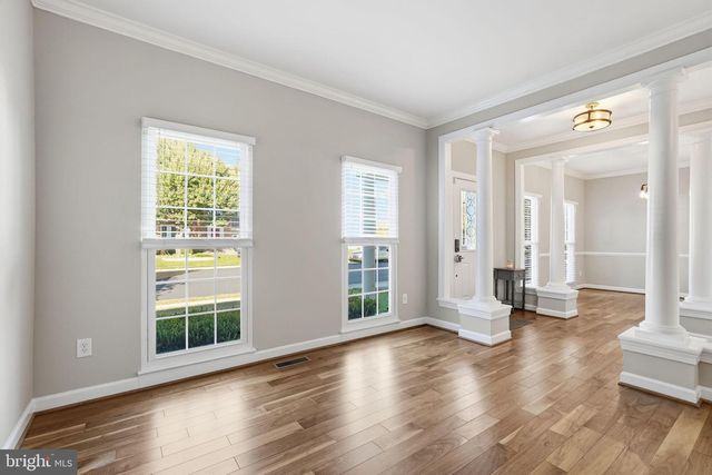 43949 BRUCETON MILLS CIR, Ashburn, VA 20147