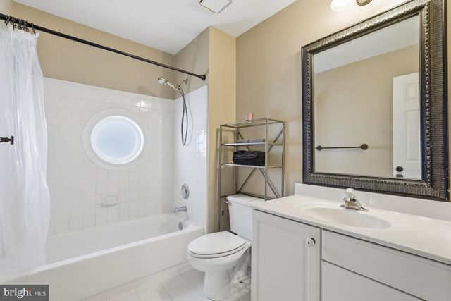 43949 BRUCETON MILLS CIR, Ashburn, VA 20147