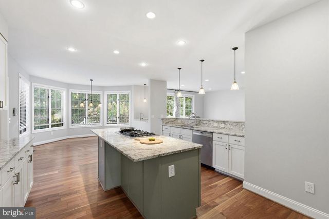 43949 BRUCETON MILLS CIR, Ashburn, VA 20147