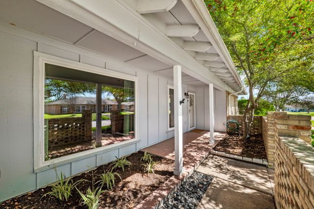 4020 Aragon Drive, Fort Worth, TX 76133