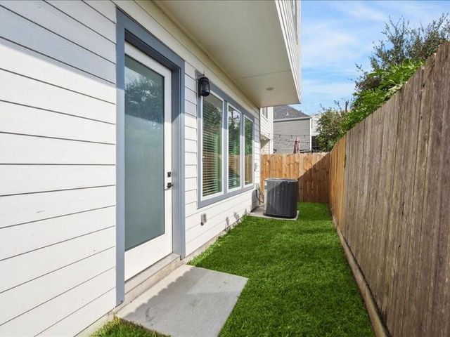 822 Berry Sage Lane, Houston, TX 77022