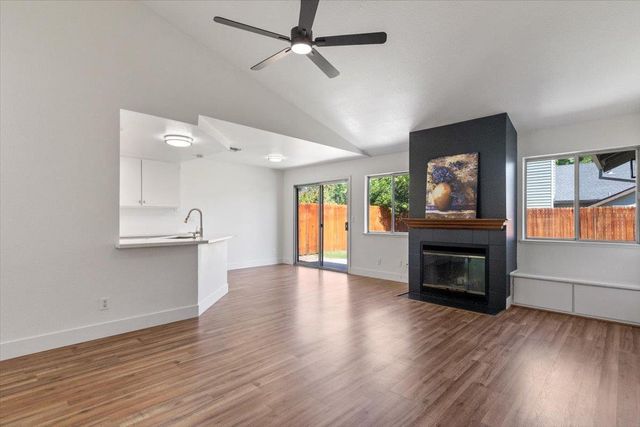 9 Graff Rig Ct, Sacramento, CA 95838