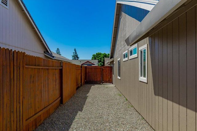 9 Graff Rig Ct, Sacramento, CA 95838